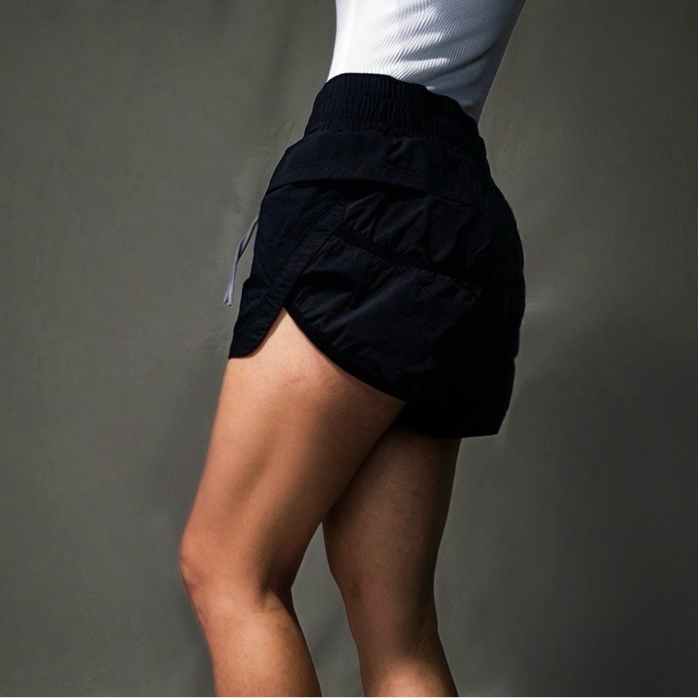 FREE PEOPLE MOVEMENT BLACK
MIDNIGHT CARGO SHORTS
